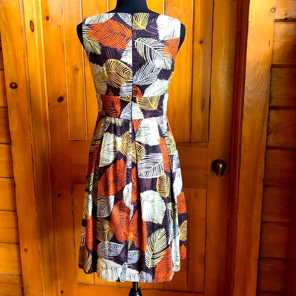 LONDON TIMES Sleeveless V-neck Dress (2) - Picture 4 of 17